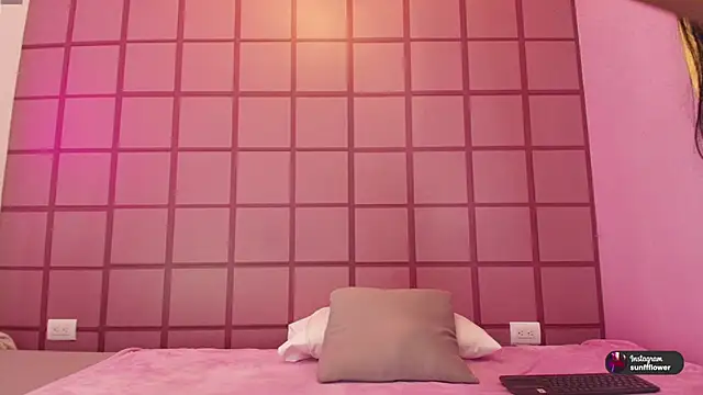 Snapshot of LissMonroe chatting on October 25, 2025, 10:56 am LissMonroe online show from October 25, 2025, 10:56 am