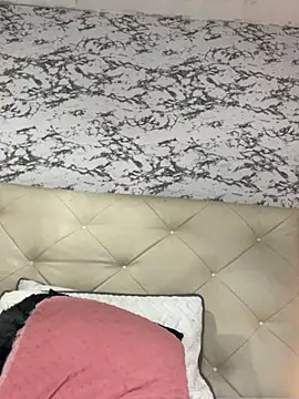 Lili  taylor online show from November 24, 2025, 4:01 am