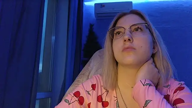 Snapshot of HotBrandyX chatting on January 8, 2026, 10:39 am HotBrandyX online show from January 8, 2026, 10:39 am