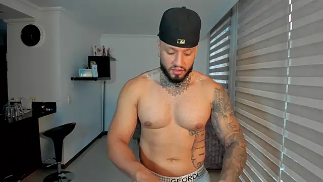 Snapshot of dereckgreen chatting on March 3, 2026, 10:48 pm dereckgreen online show from March 3, 2026, 10:48 pm