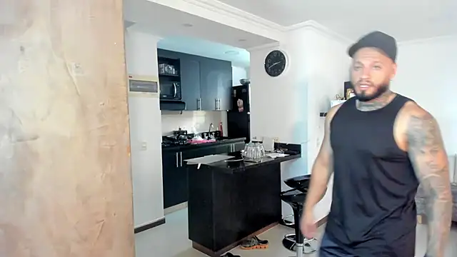 Snapshot of dereckgreen chatting on March 4, 2026, 7:42 pm dereckgreen online show from March 4, 2026, 7:42 pm