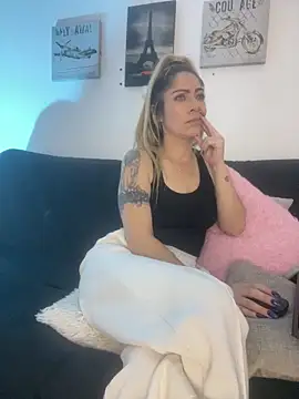 viktoria davis  online show from May 15, 2026, 12:39 am