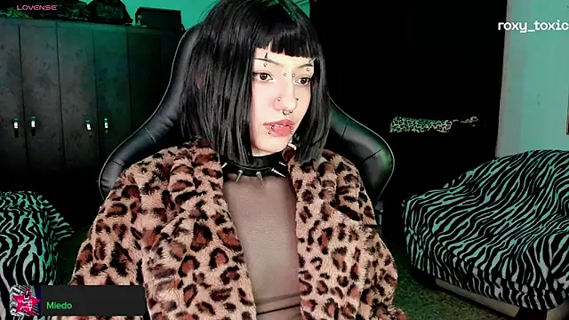 roxy toxic online show from October 21, 2025, 1:28 am