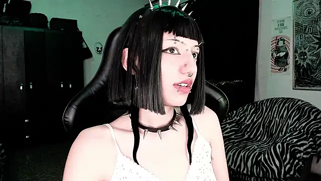 Snapshot of roxy_toxic chatting on February 4, 2026, 1:00 am roxy toxic online show from February 4, 2026, 1:00 am