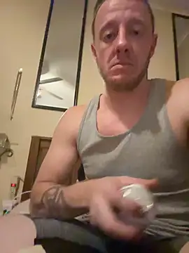 Snapshot of biggzee6 chatting on February 13, 2026, 1:01 am biggzee6 online show from February 13, 2026, 1:01 am