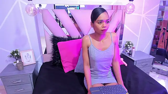 Snapshot of Gletty_noa chatting on January 19, 2025, 3:39 am Gletty noa online show from January 19, 2025, 3:39 am