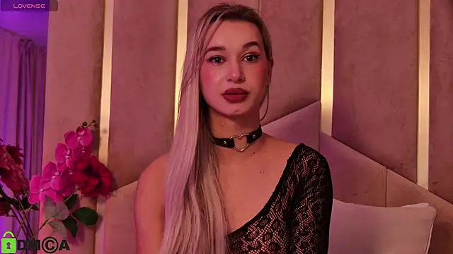 MaeveDream online show from November 6, 2025, 7:26 pm