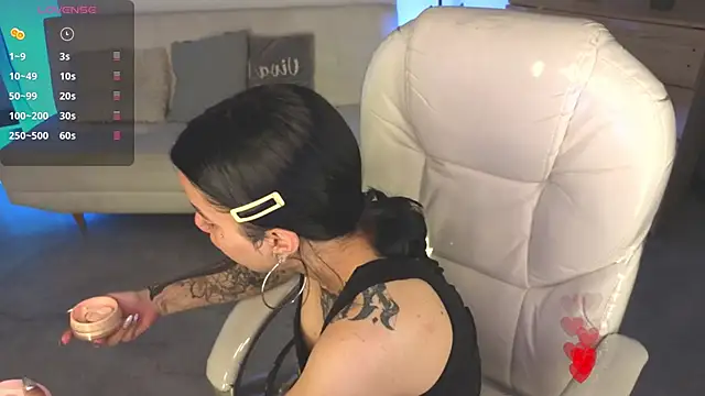 Nicole Foxx  online show from February 5, 2026, 7:18 pm