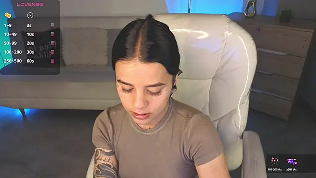 Nicole Foxx  online show from March 5, 2026, 7:43 pm