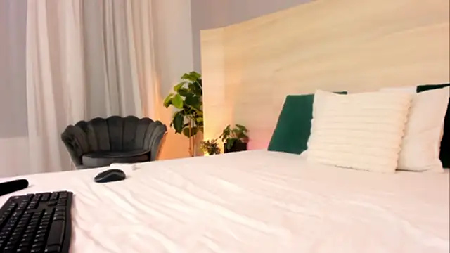 Snapshot of EllaWhiteX chatting on May 29, 2026, 5:00 pm EllaWhiteX online show from May 29, 2026, 5:00 pm