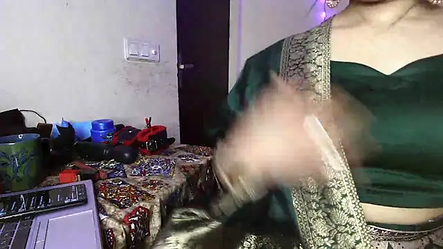 Snapshot of night_queen07 chatting on December 14, 2025, 10:03 pm night queen07 online show from December 14, 2025, 10:03 pm