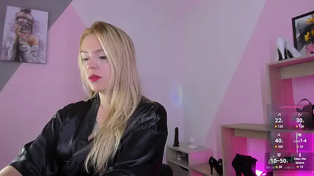 RayaCarr  online show from October 27, 2025, 1:37 pm