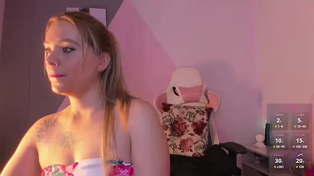 RayaCarr  online show from November 4, 2025, 1:43 pm