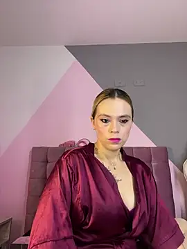 Snapshot of RayaCarr_ chatting on December 18, 2025, 12:33 pm RayaCarr online show from December 18, 2025, 12:33 pm