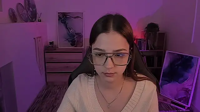 Snapshot of PamBeesly chatting on February 1, 2025, 8:18 am PamBeesly online show from February 1, 2025, 8:18 am