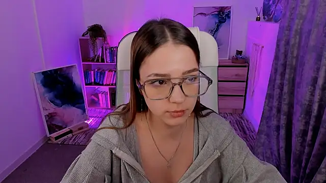 Snapshot of PamBeesly chatting on February 26, 2025, 8:04 am PamBeesly online show from February 26, 2025, 8:04 am