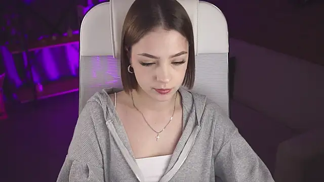 Snapshot of PamBeesly chatting on September 19, 2025, 8:38 am PamBeesly online show from September 19, 2025, 8:38 am