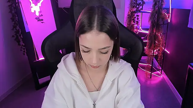 Snapshot of PamBeesly chatting on September 29, 2025, 8:19 am PamBeesly online show from September 29, 2025, 8:19 am