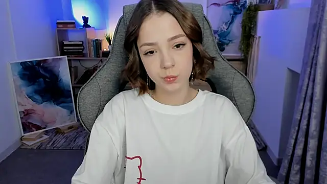 Snapshot of PamBeesly chatting on November 4, 2025, 8:35 am PamBeesly online show from November 4, 2025, 8:35 am