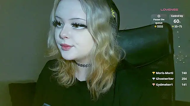 Snapshot of Electro_doll chatting on February 15, 2025, 1:16 pm Electro doll online show from February 15, 2025, 1:16 pm