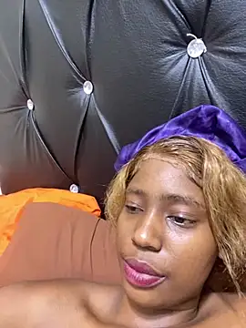 Snapshot of Spicey-CheekssX chatting on January 29, 2025, 2:19 am Spicey-CheekssX online show from January 29, 2025, 2:19 am