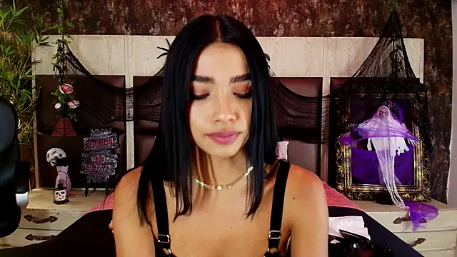 Bella Smiith  online show from November 1, 2025, 7:27 pm