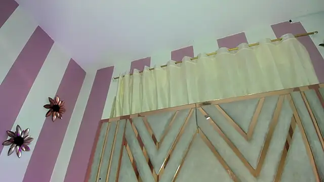 emili clark online show from November 29, 2025, 4:32 pm