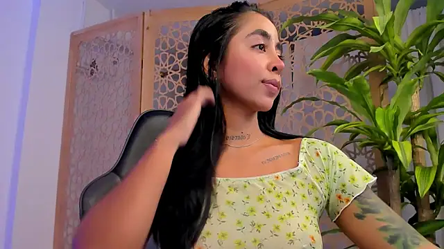 sophierooy22 online show from February 5, 2025, 12:49 pm