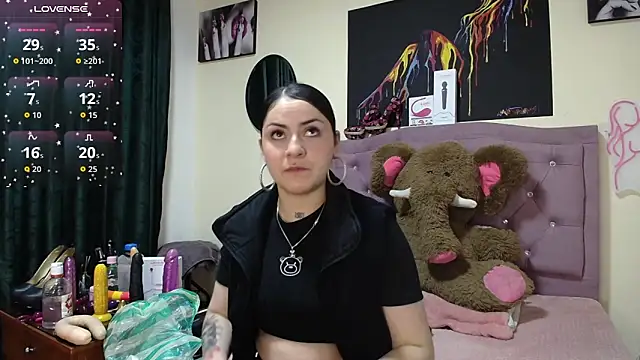 Emmie Hot online show from October 31, 2025, 12:06 pm