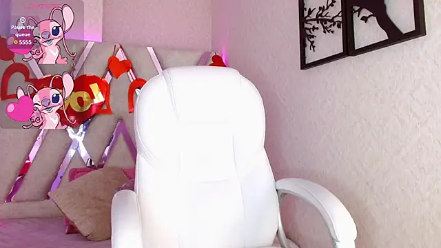 Sophia waalker  1 online show from February 25, 2025, 12:34 pm