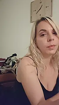 SweetyNinaOff1 online show from October 25, 2025, 1:24 am