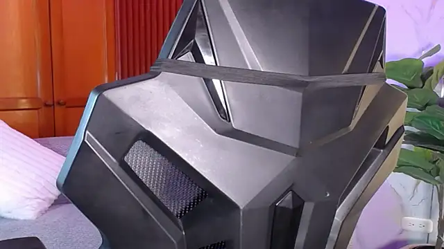 luxurycoupl online show from October 8, 2025, 2:31 am