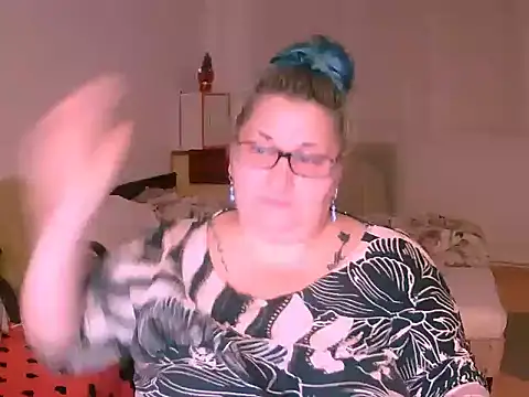 Snapshot of mayamayx chatting on December 13, 2025, 7:53 pm mayamayx online show from December 13, 2025, 7:53 pm