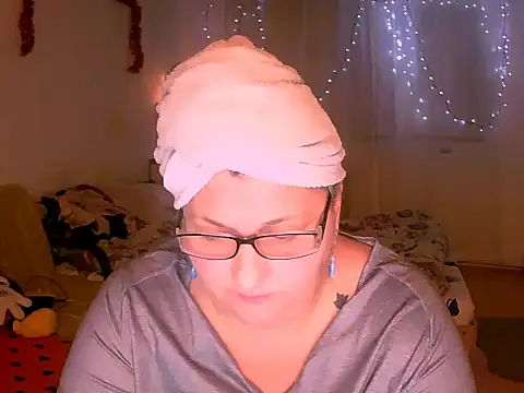 Snapshot of mayamayx chatting on December 14, 2025, 7:07 pm mayamayx online show from December 14, 2025, 7:07 pm