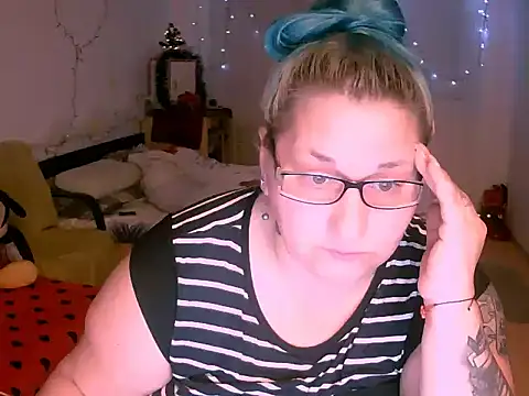 Snapshot of mayamayx chatting on December 19, 2025, 6:04 pm mayamayx online show from December 19, 2025, 6:04 pm
