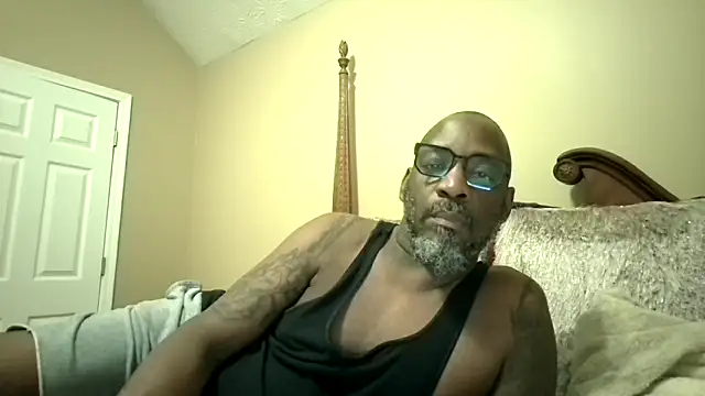 Snapshot of Soultouch1 chatting on April 30, 2026, 3:46 am Soultouch1 online show from April 30, 2026, 3:46 am