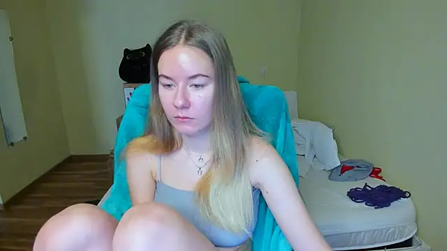 Snapshot of EmilyPaw chatting on February 28, 2025, 9:58 am EmilyPaw online show from February 28, 2025, 9:58 am