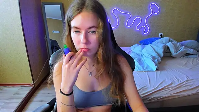 EmilyPaw online show from May 30, 2026, 9:28 am