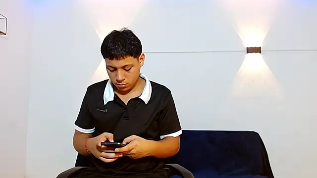 Snapshot of Tylerdrdn chatting on November 7, 2025, 9:37 pm Tylerdrdn online show from November 7, 2025, 9:37 pm