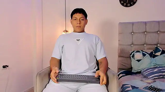 Snapshot of Tylerdrdn chatting on November 9, 2025, 6:12 am Tylerdrdn online show from November 9, 2025, 6:12 am