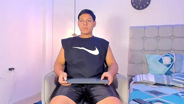 Snapshot of Tylerdrdn chatting on November 12, 2025, 5:19 am Tylerdrdn online show from November 12, 2025, 5:19 am