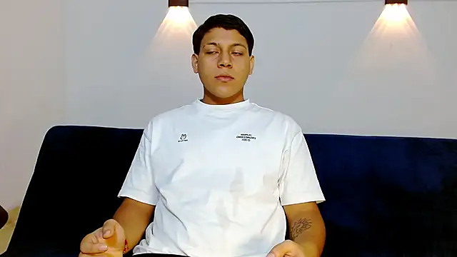 Snapshot of Tylerdrdn chatting on November 19, 2025, 3:45 pm Tylerdrdn online show from November 19, 2025, 3:45 pm