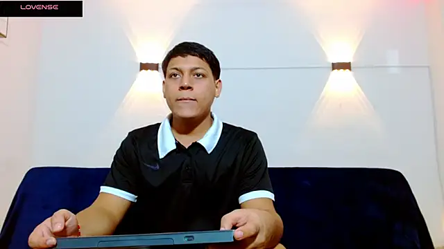 Snapshot of Tylerdrdn chatting on November 21, 2025, 9:13 pm Tylerdrdn online show from November 21, 2025, 9:13 pm