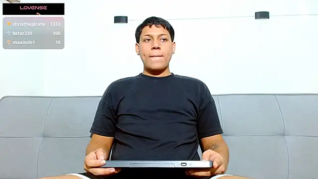 Snapshot of Tylerdrdn chatting on November 22, 2025, 9:47 pm Tylerdrdn online show from November 22, 2025, 9:47 pm