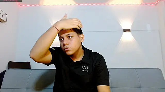 Snapshot of Tylerdrdn chatting on November 29, 2025, 10:57 pm Tylerdrdn online show from November 29, 2025, 10:57 pm