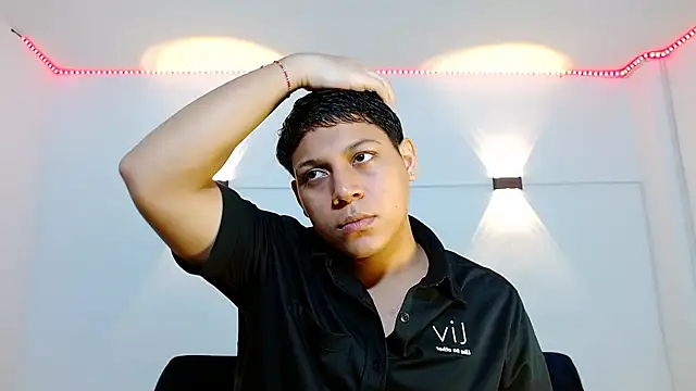 Snapshot of Tylerdrdn chatting on December 1, 2025, 11:21 pm Tylerdrdn online show from December 1, 2025, 11:21 pm