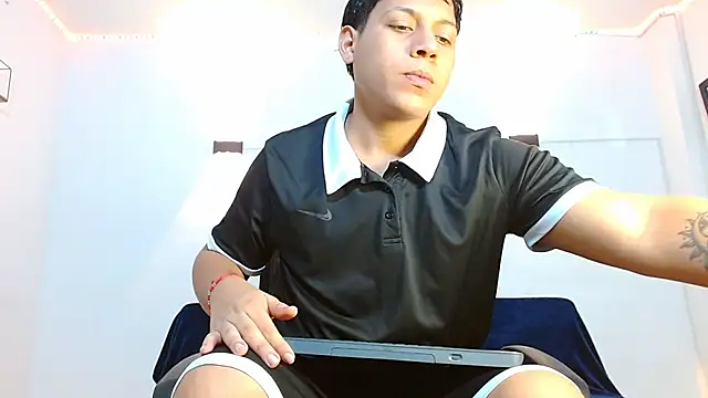 Snapshot of Tylerdrdn chatting on December 3, 2025, 10:41 pm Tylerdrdn online show from December 3, 2025, 10:41 pm