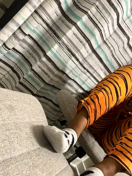 theprettysoles online show from November 1, 2025, 7:10 am