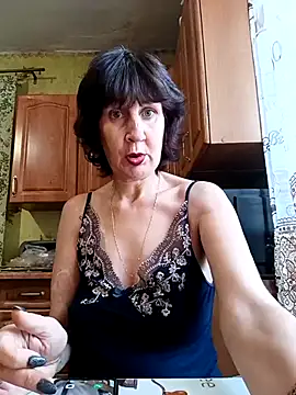 Laura Kiss online show from November 21, 2025, 11:09 am