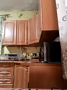 Laura Kiss online show from February 28, 2026, 7:04 pm